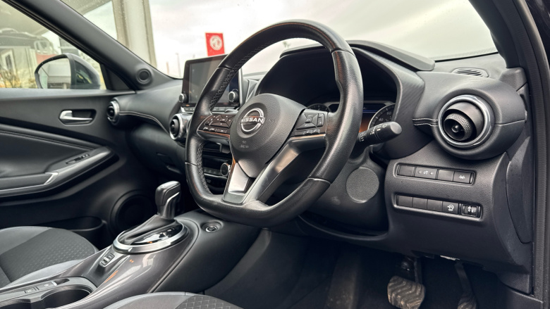 Nissan Juke 1.0 DiG-T 114 N-Connecta 5dr DCT Petrol Hatchback